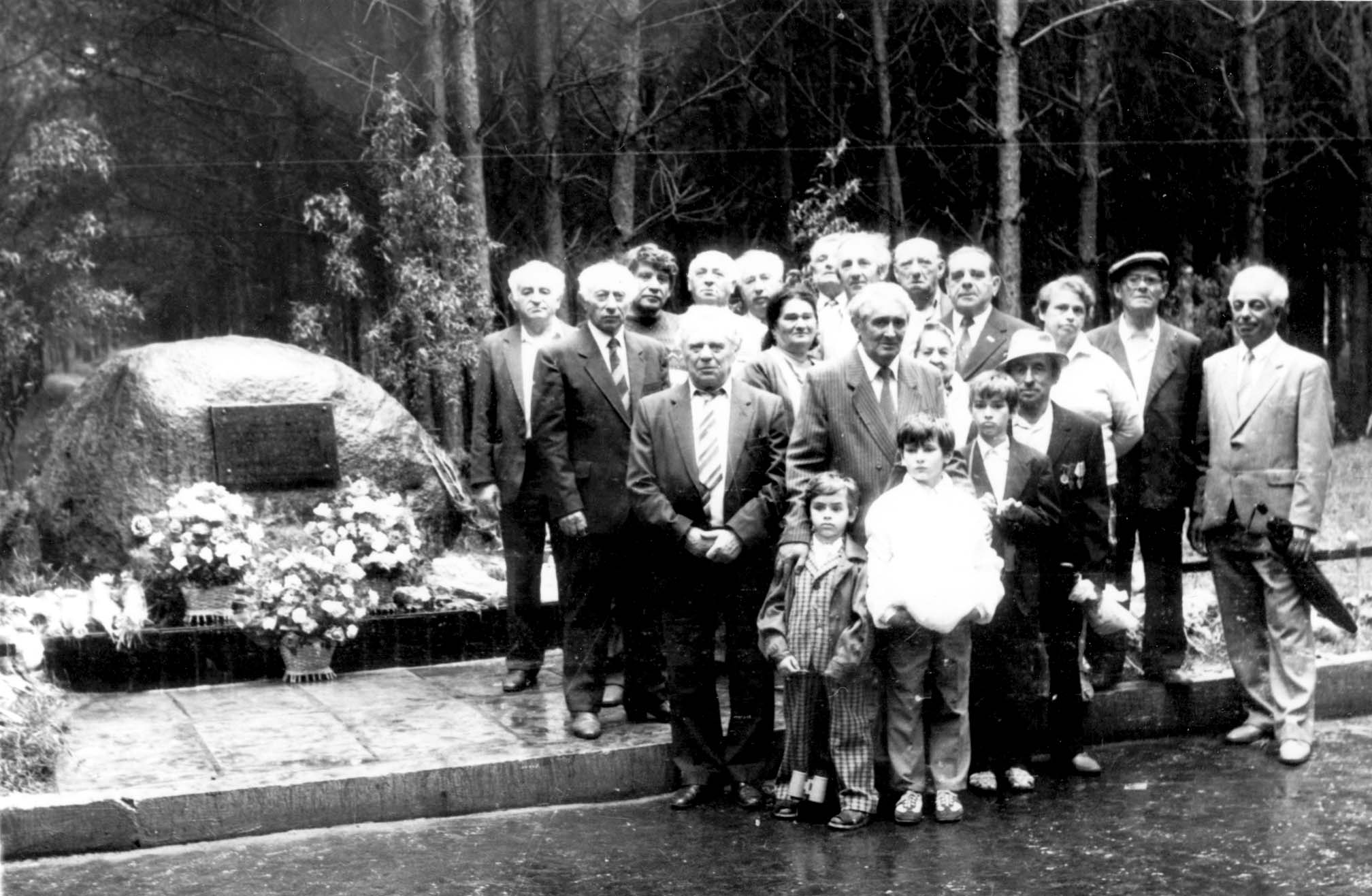 A memorial service for the local Jews who were murdered in the Ostróg Forest. 04/08/1991